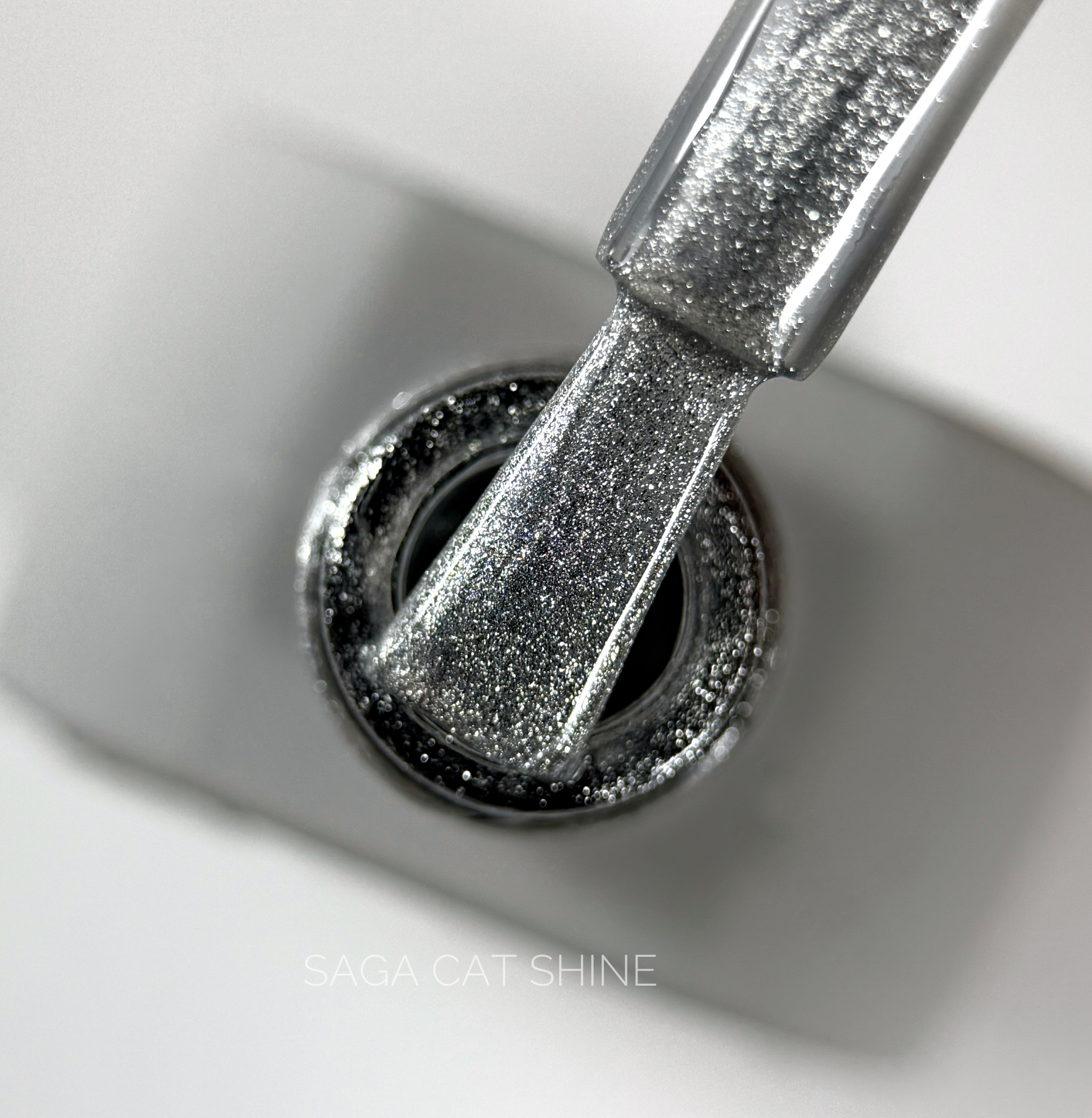 SAGA. Cat's Eye Gel Polish "Cat Shine", #01, Silver, 10 ml. Gel polish "Cat's Eye", silver #1