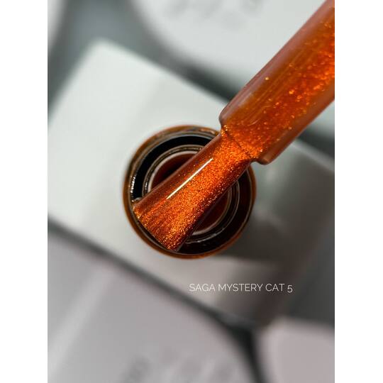 SAGA. Cat's Eye Gel Polish "Mystery Cat", #05, 10 ml. Гель-лак "Котяче око"