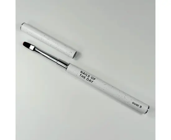 NOTN. Professional Brush Oval, 9 mm, професійний пензлик для викладки гелю, плоский овал #4