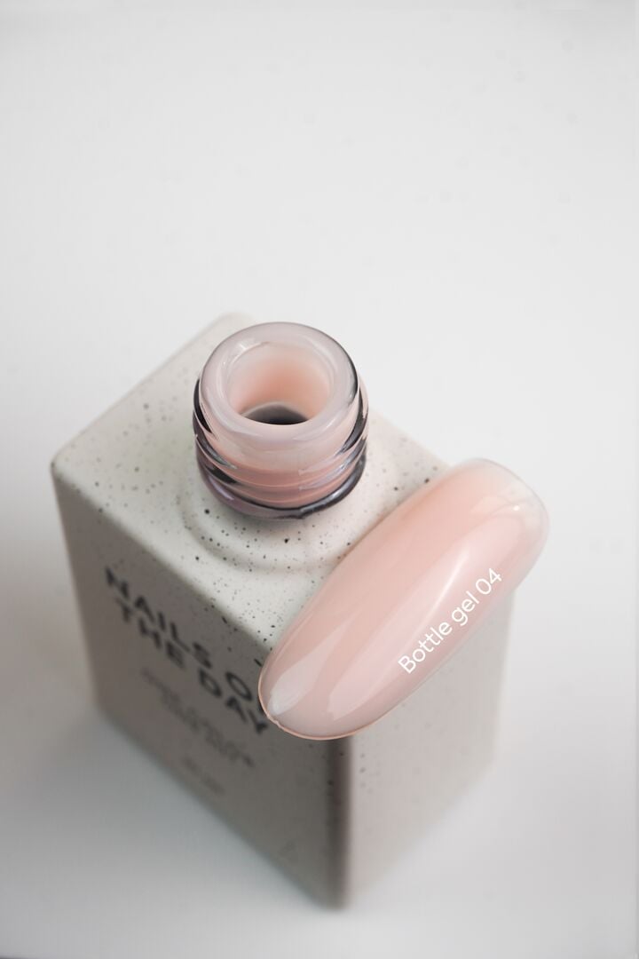NOTD. Bottle Gel #4, Pale Beige, 10 ml, gel líquido extra-forte, bege leitoso #2