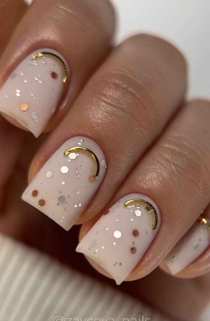HEYLOVE. Coin Matte Top coat, Silver & Gold, 15 ml, Топ матовий зі срібними та золотистими шестигранниками #3