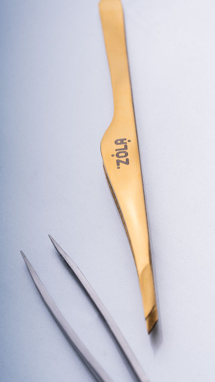 ZOLA. Eyebrow Tweezer "Premium Series". Gold. Пінцет професійний для брів, золотий #4