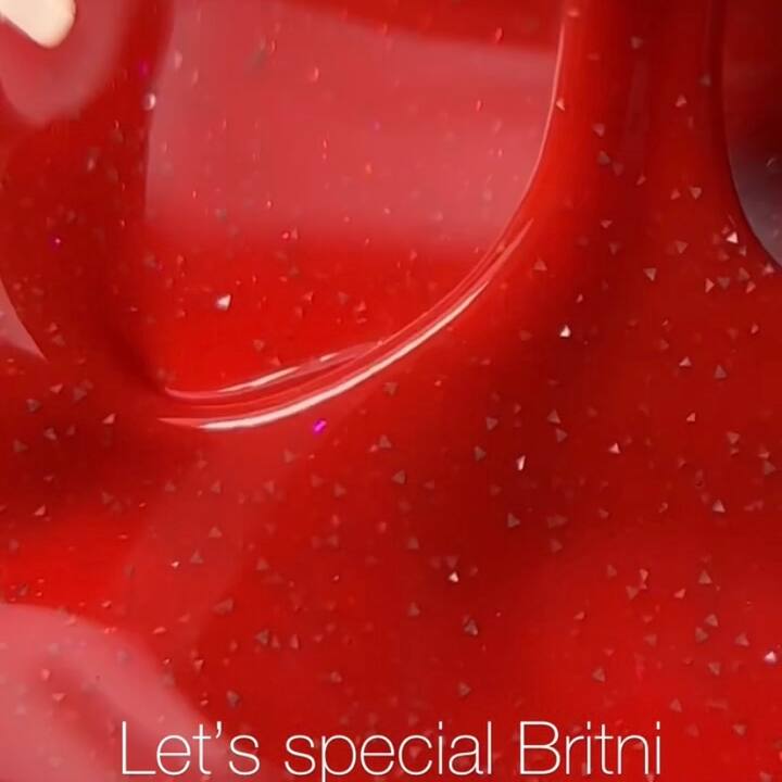 NOTD. "Let's Special" Gel Polish, BRITNI, #112, 10 ml, гель-лак яскраво-червоний зі світловідбиваючим шимером #3