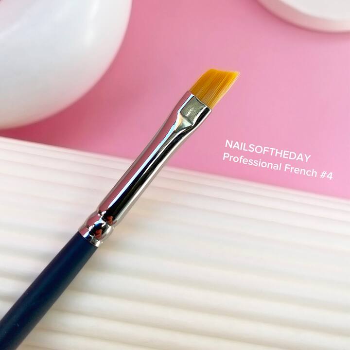 NOTD. Brush, French #4, Winkelpinsel für French #1