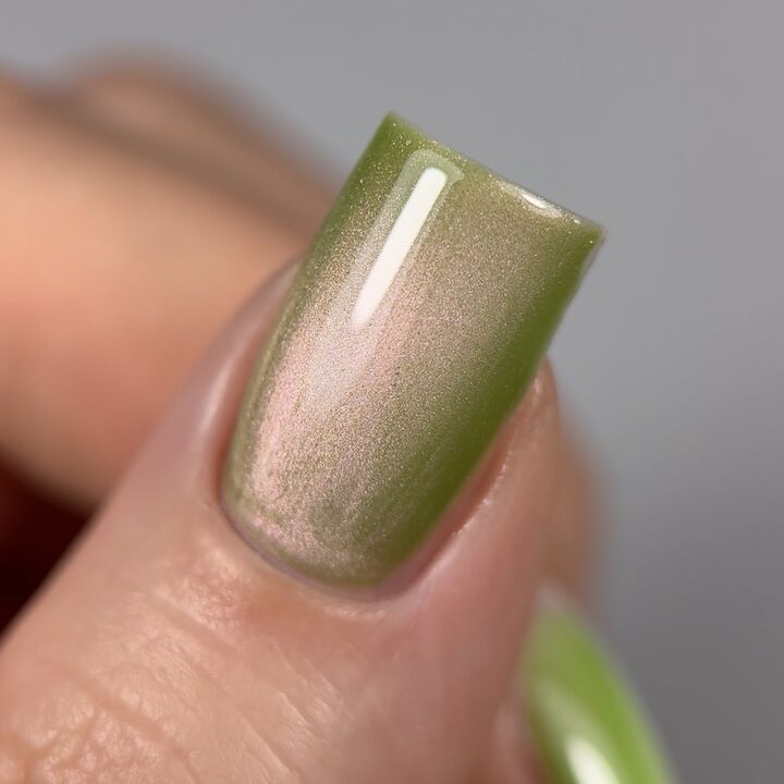 SAGA. Cat's Eye Gel Polish "Smoothie Cat", #04, 10 ml. Гель-лак "Котяче око" хамелеон #3