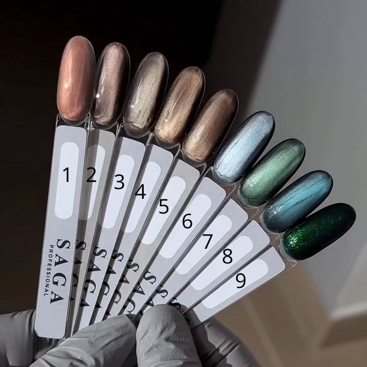 SAGA. Cat's Eye Gel Polish "Dream Cat", #02, 10 ml. Гель-лак "Котяче око" кришталевий #4