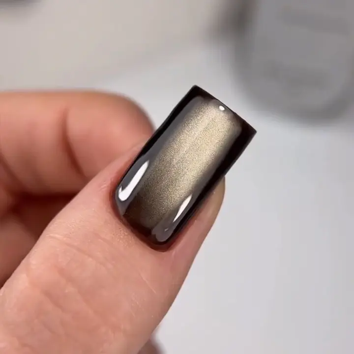 SAGA. Cat's Eye Gel Polish "Dream Cat", #03, 10 ml. Гель-лак "Котяче око" кришталевий #3
