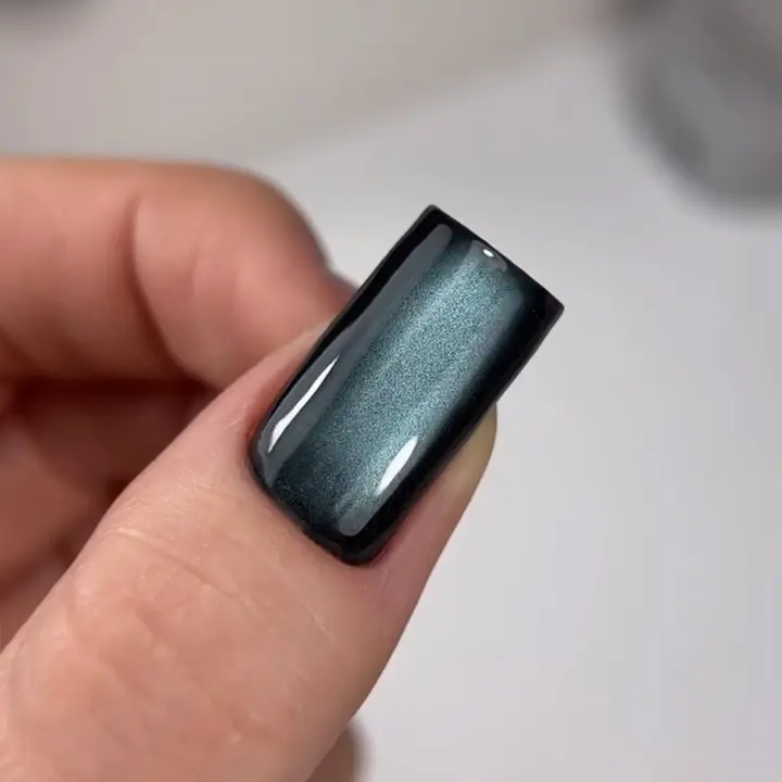 SAGA. Cat's Eye Gel Polish "Dream Cat", #08, 10 ml. Gel polish "occhio di gatto" cristallo #3