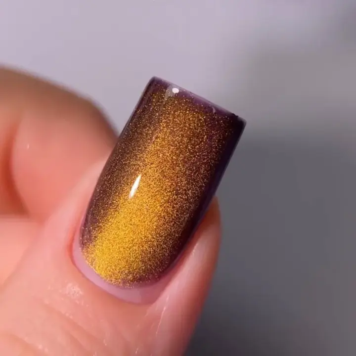 SAGA. Cat's Eye Gel Polish "Space Cat", #05, 10 ml. Гель-лак "Котяче око" #3