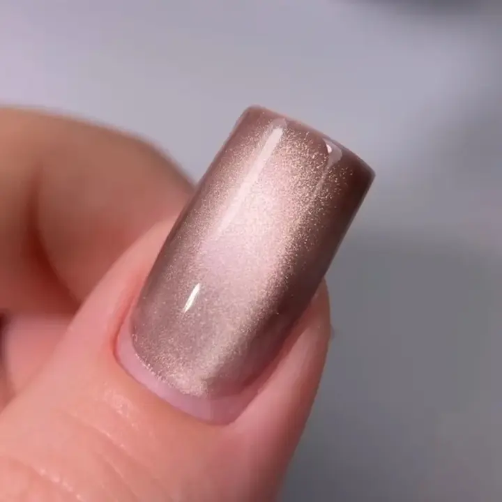 SAGA. Cat's Eye Gel Polish "Space Cat", #06, 10 ml. Гель-лак "Котяче око" #3