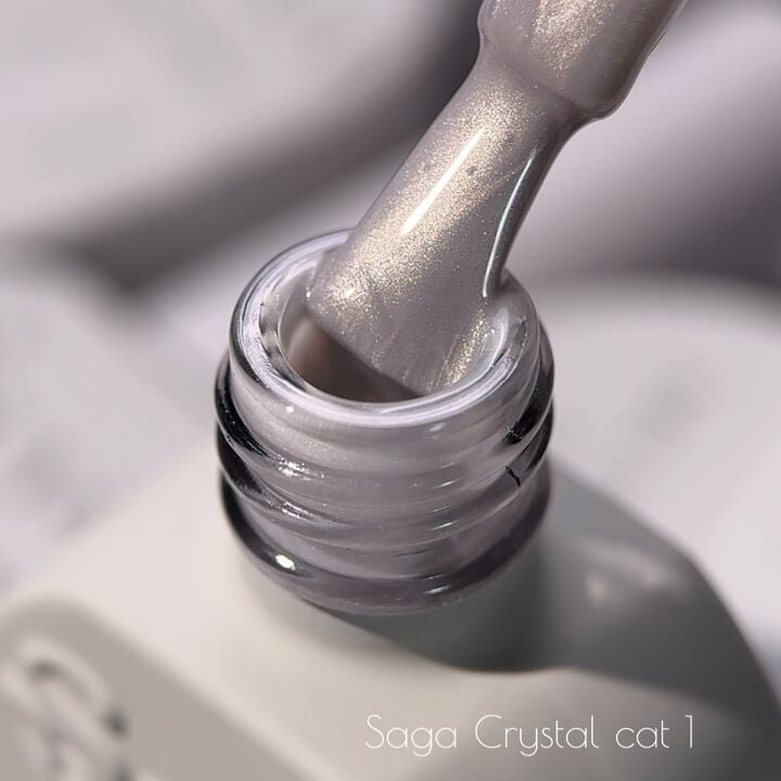 SAGA. Cat's Eye Gel Polish "Crystal Cat", #01, 10 ml. Гель-лак кришталеве "Котяче око" #1