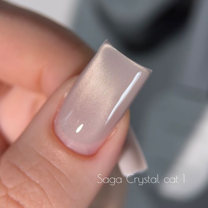 SAGA. Cat's Eye Gel Polish "Crystal Cat", #01, 10 ml. Гель-лак кришталеве "Котяче око" #2