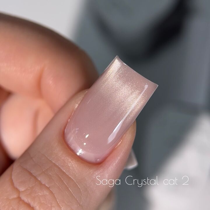 SAGA. Cat's Eye Gel Polish "Crystal Cat", #02, 10 ml. Гель-лак кришталеве "Котяче око" #2