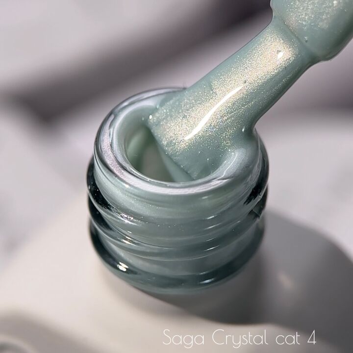 SAGA. Cat's Eye Gel Polish "Crystal Cat", #04, 10 ml. Гель-лак кришталеве "Котяче око" #1