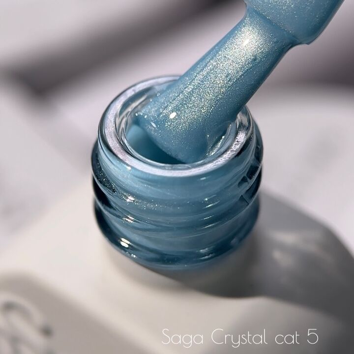 SAGA. Cat's Eye Gel Polish "Crystal Cat", #05, 10 ml. Гель-лак кришталеве "Котяче око" #1