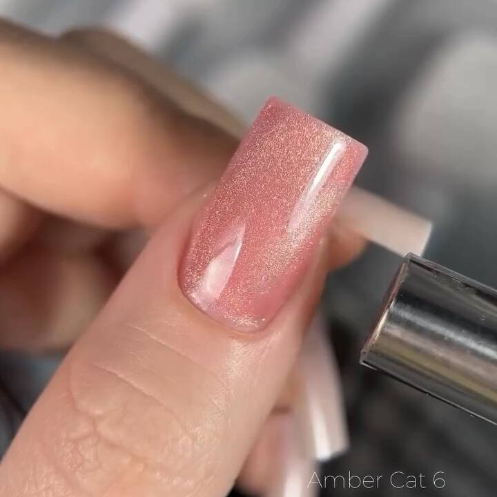SAGA. Cat's Eye Gel Polish "Amber Cat", #06, 10 ml. Гель-лак "Котяче око" — SAGA, NAILSMADE