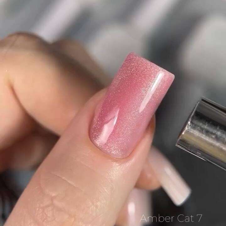 SAGA. Cat's Eye Gel Polish "Amber Cat", #07, 10 ml. Гель-лак "Котяче око" — SAGA, NAILSMADE