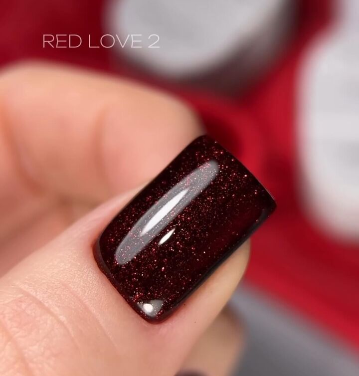SAGA. Gel Polish "Love Red", #02, 10 ml. Гель-лак з шимером #3