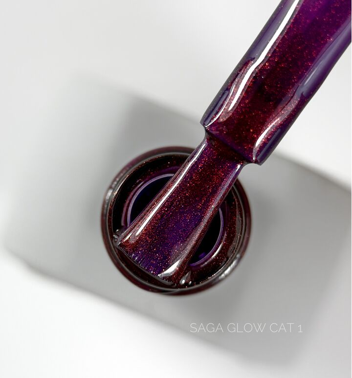 SAGA. Cat's Eye Gel Polish "Glow Cat", #01, 10 ml. Гель-лак "Котяче око" #1