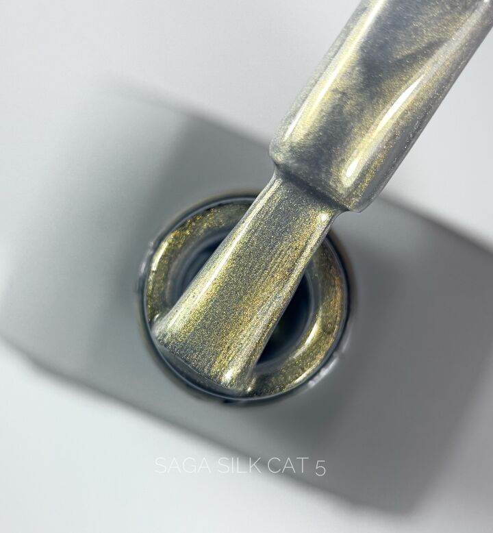 SAGA. Cat's Eye Gel Polish "Silk Cat", #05, 10 ml. Гель-лак "Котяче око" з перламутром #2