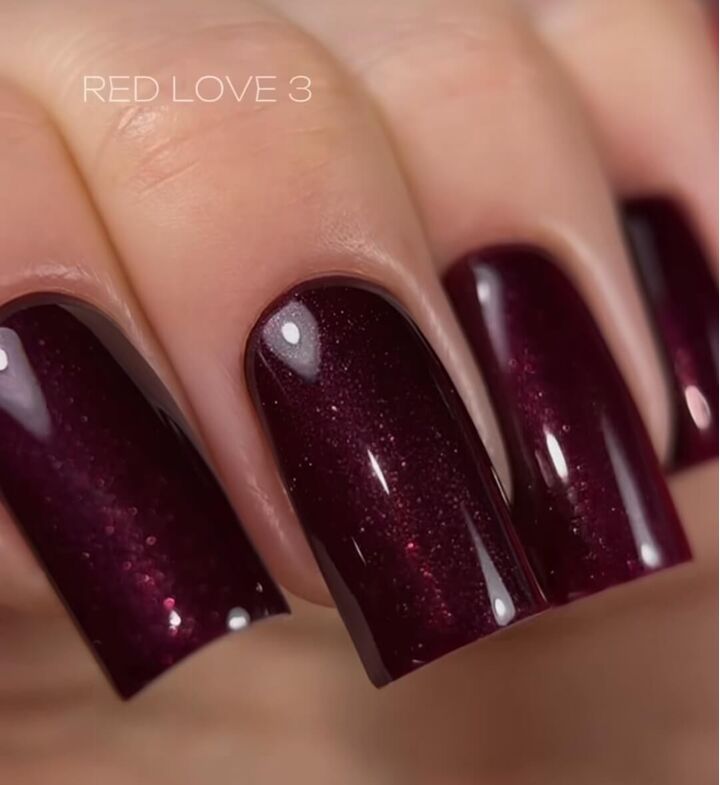 SAGA. Gel Polish "Love Red", #03, 10 ml. Гель-лак з шимером #3