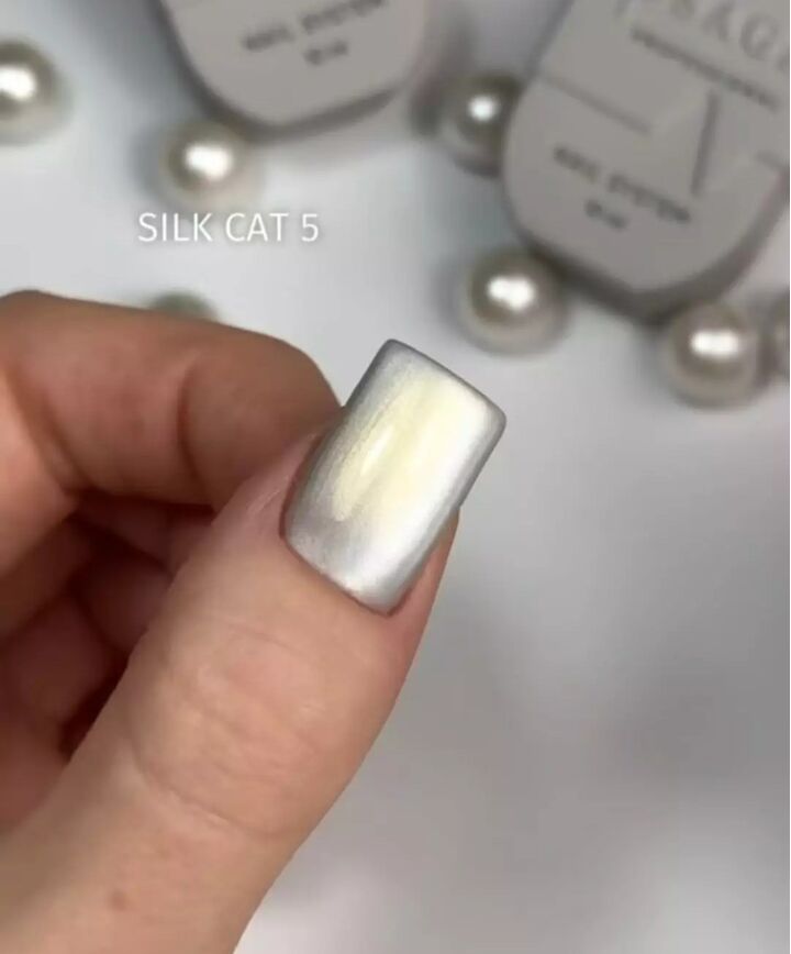SAGA. Cat's Eye Gel Polish "Silk Cat", #05, 10 ml. Гель-лак "Котяче око" з перламутром #3