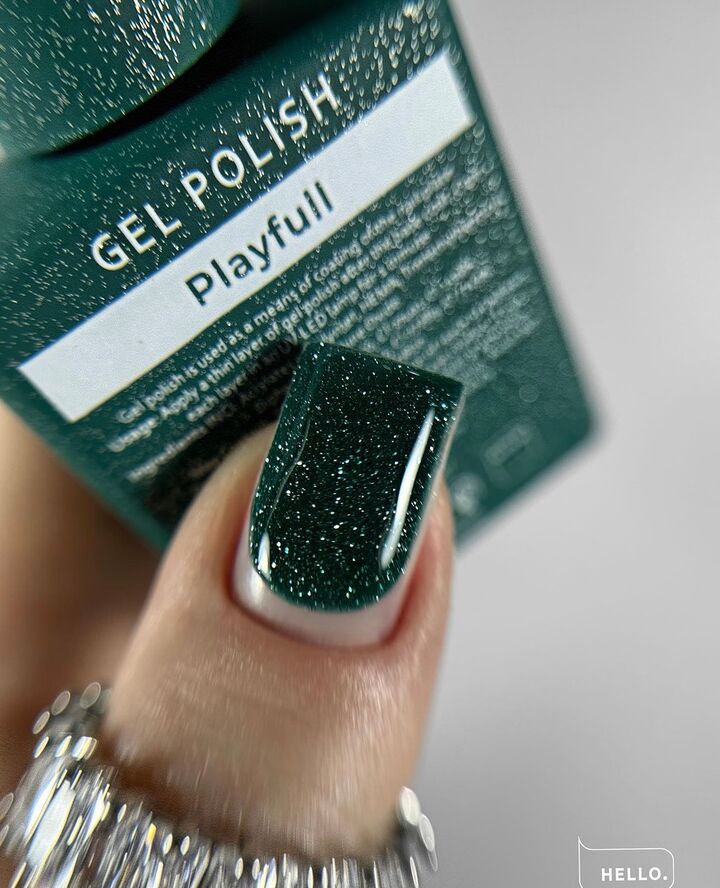 HEYLOVE. Reflective Gel Polish, PLAYFUL, 15 ml, gel polish, vert foncé avec des particules réfléchissantes argentées #3