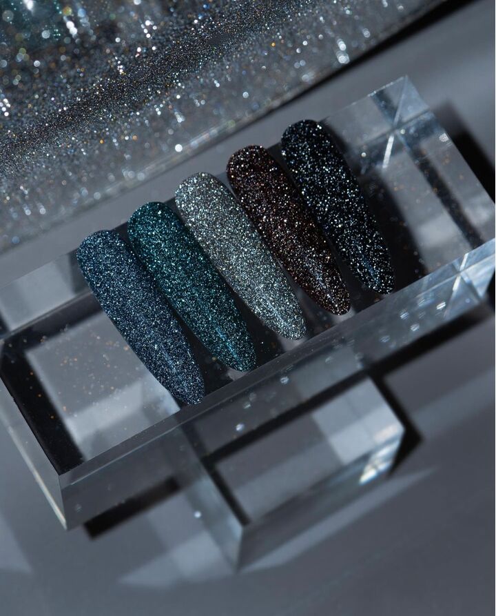 HEYLOVE. Reflective Gel Polish, POWERFUL, 15 ml, гель-лак, чорний зі срібними світловідбиваючими частинками #4
