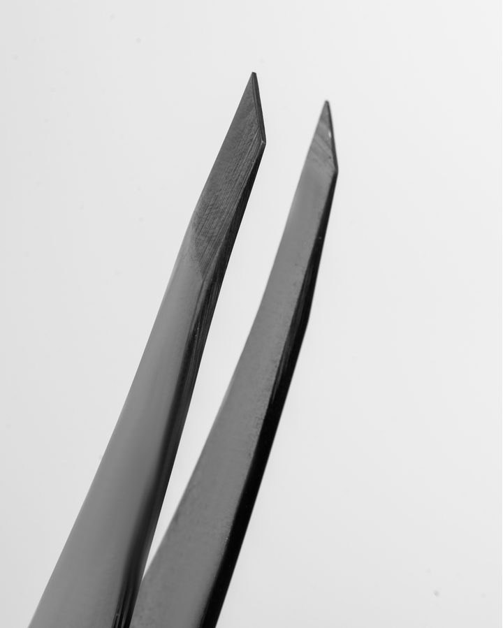 ZOLA. Eyebrow Tweezer "Premium Series". Black. Пінцет професійний для брів, чорний #3