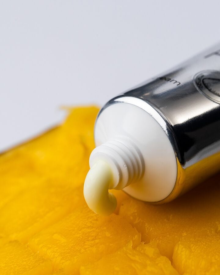 TOUCH. Hand Cream, Mango, 30 ml, odżywczy krem do rąk o zapachu mango, z karabińczykiem #2