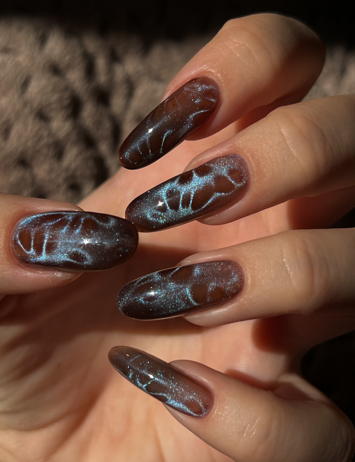 ADORE. Cat's Eye Gel Polish, 11:00, 12 ml. Гель-лак "котяче око" шовковий, коричнево-блакитний — Adore Professional, NAILSMADE