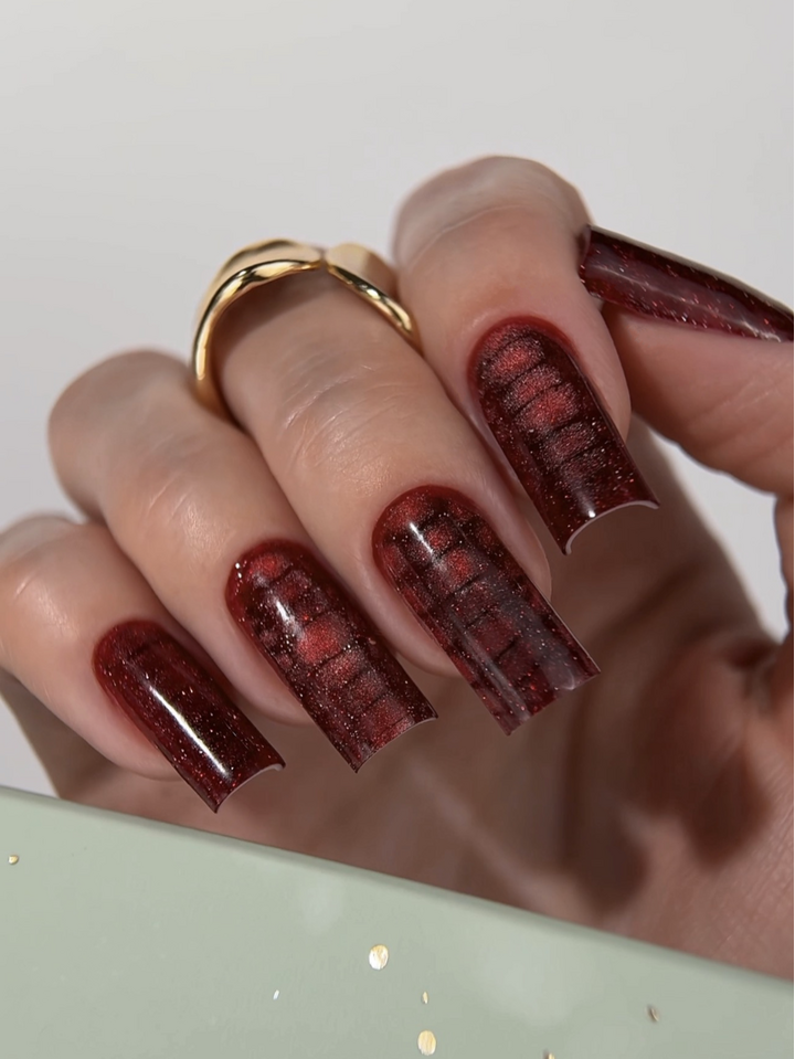 HEYLOVE. Reflective Gel Polish, CHARMING, 15 ml, гель-лак, глибокий бордовий зі срібними світловідбиваючими частинками #3