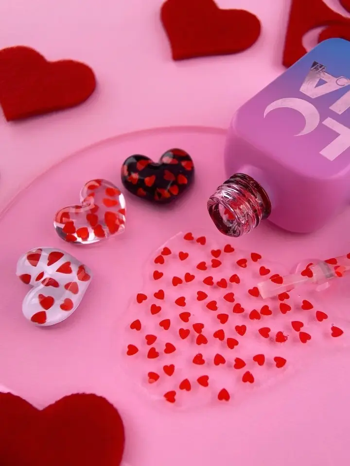 LUNAmoon. Red Romantic Top Coat, 13 ml, топ з червоними сердечками #5