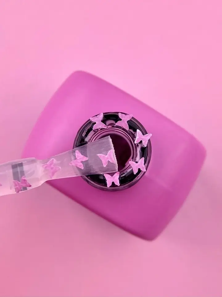 LUNAmoon. Pink Butterfly Top Coat, 13 ml, top z różowymi motylkami #4
