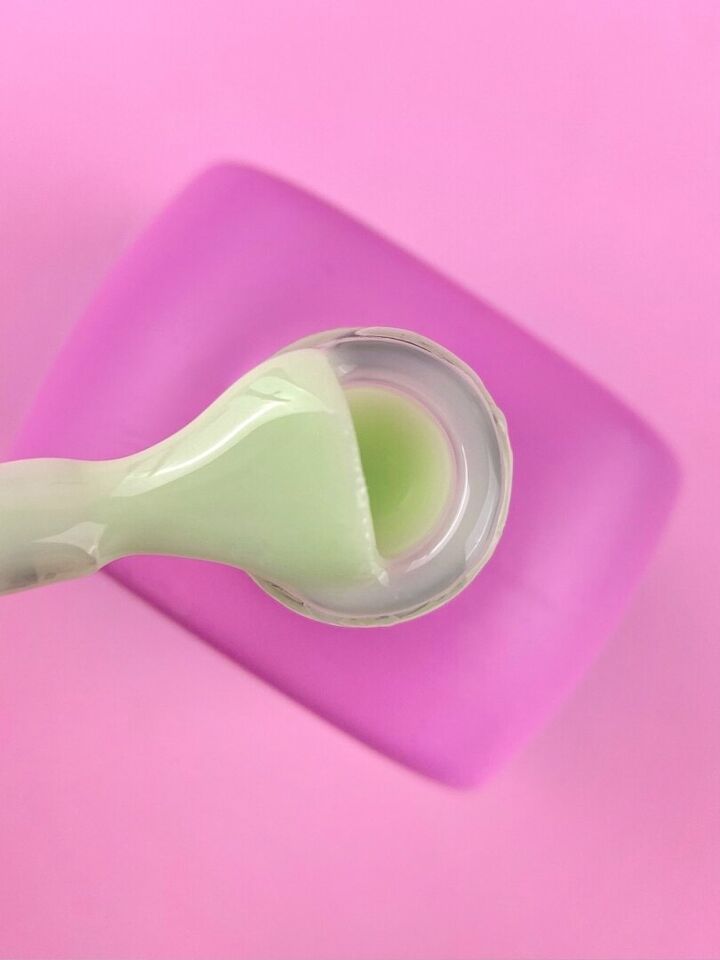 LUNAmoon. Light Acrygel #48 Light green, 13 ml, flüssiges Gel, hellgrün #2