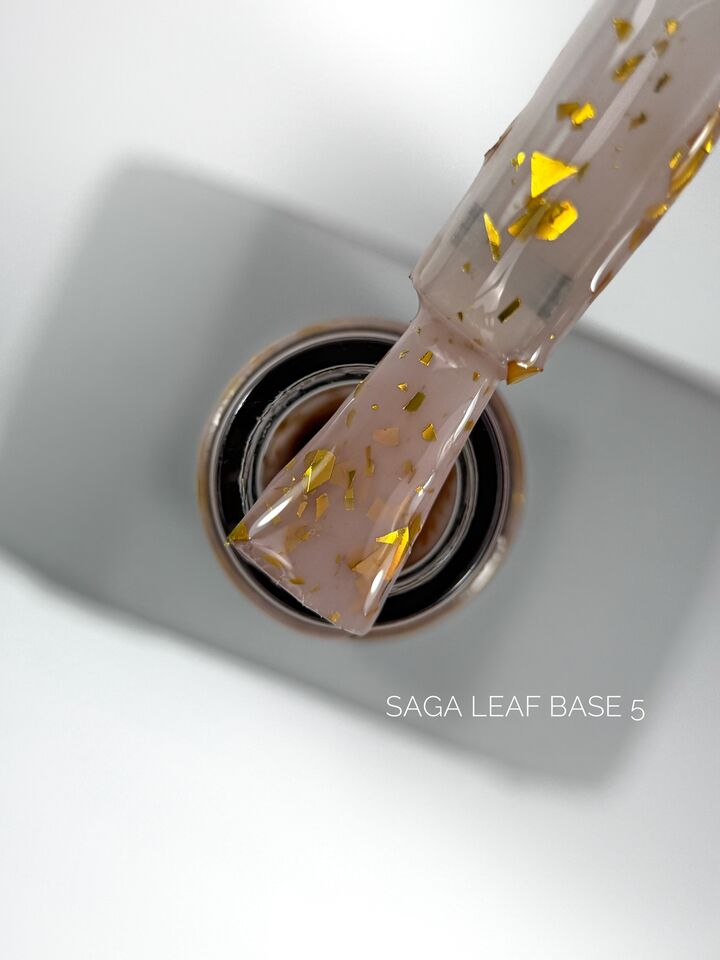 SAGA. Leaf base, #05, 10 ml. Кольорова база із золотою поталлю #1